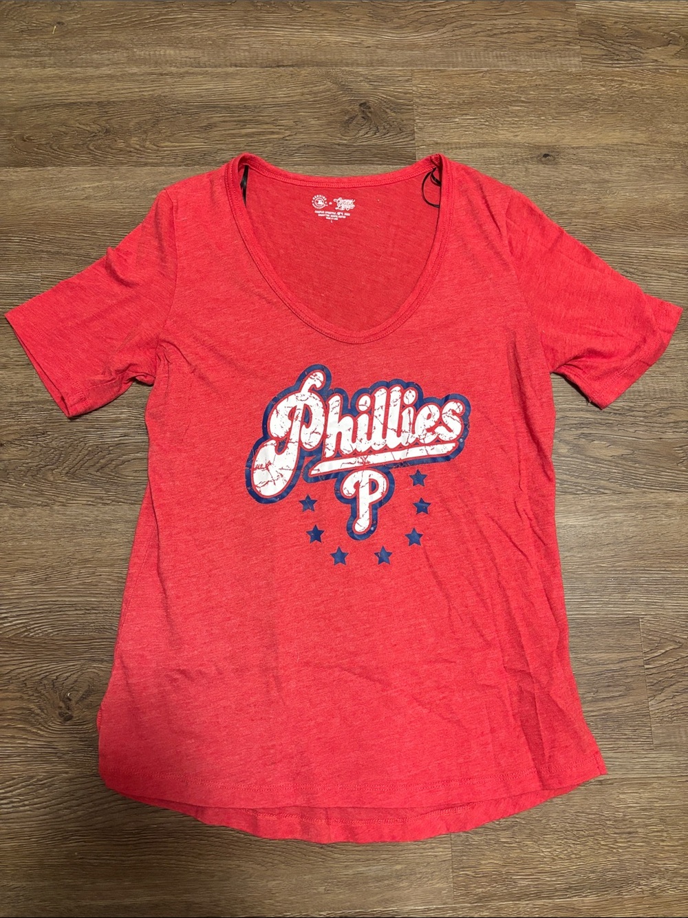 women’s phillies red short sleeve t shirt